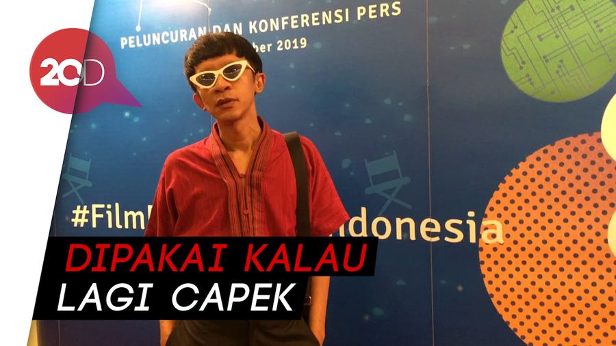 Sarafnya Terganggu, Aming Pakai Alat Bantu Dengar