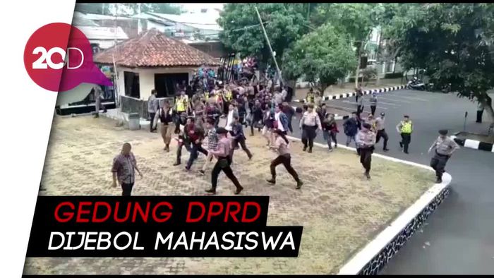 Demo Mahasiswa di Tasikmalaya Rusuh, Gedung DPRD Dibobol