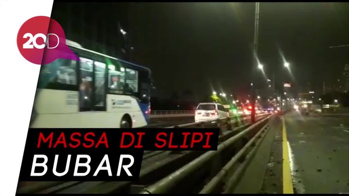 Polisi Pukul Mundur Massa di Slipi, Tol Dalkot Dibuka