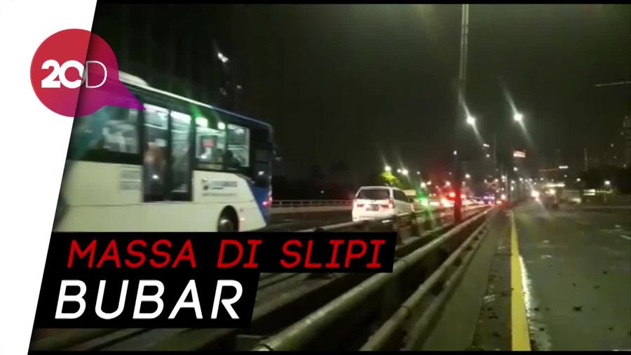 Polisi Pukul Mundur Massa di Slipi, Tol Dalkot Dibuka