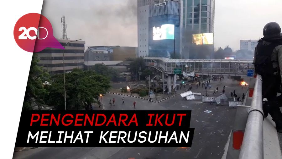 Demo Pelajar Meluber ke Tol Slipi, Pengendara Tak Berani Lewat