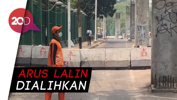 Pascaaksi Rusuh, Jalan di Belakang DPR Ditutup