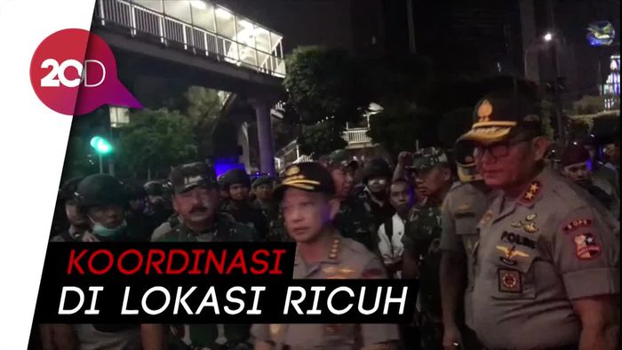 Kapolri-Panglima TNI Sambangi Lokasi Ricuh di Simpang Slipi