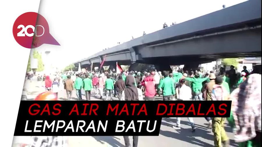 Lagi, Pengunjuk Rasa dan Polisi Bentrok di Makassar