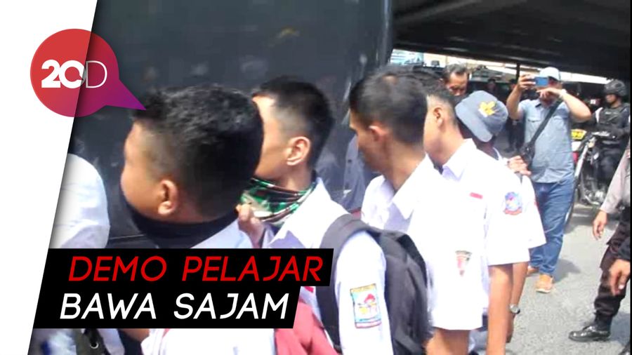 Ikut Aksi Demo, Ratusan Pelajar di Makassar Bawa Senjata Tajam