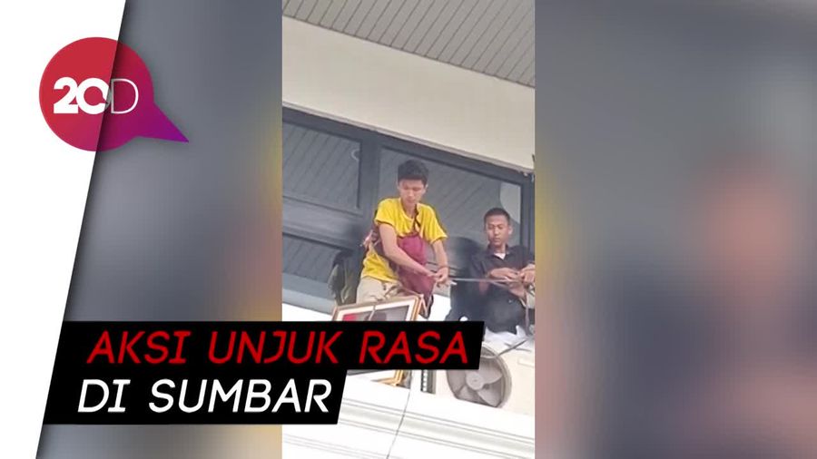 Mahasiswa yang Menurunkan Pigura Foto Presiden Diperiksa