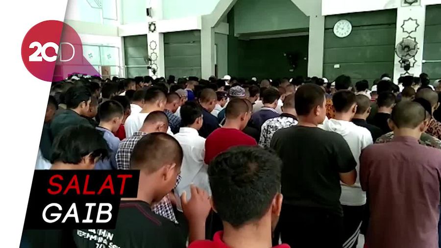 Ribuan Mahasiswa Gelar Salat Gaib untuk Randi dan Yusuf