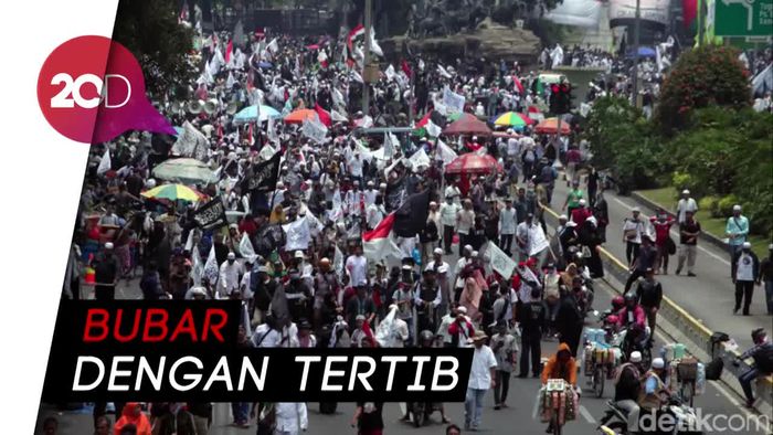 Massa Mujahid 212 Akhiri Aksi dengan Doa Minta Jokowi Mundur