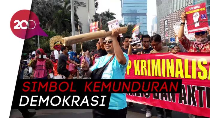 AJI Jakarta Gelar Aksi Jalan Mundur di CFD