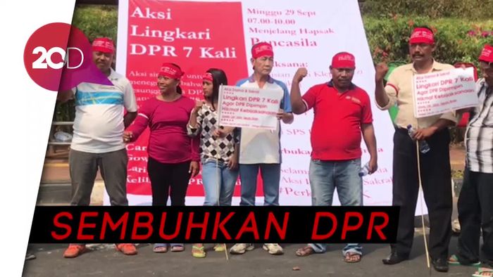 Sebut DPR Sakit, Sekelompok Massa Lakukan Aksi Kelilingi DPR