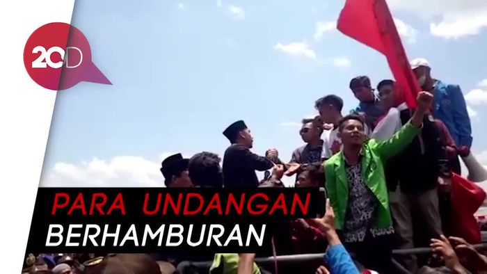 Tolak UU KPK, Mahasiswa Ricuh di Pelantikan DPRD Dompu