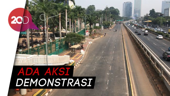 Antisipasi Demo, Jalan Gatot Subroto Menuju DPR Kembali Ditutup