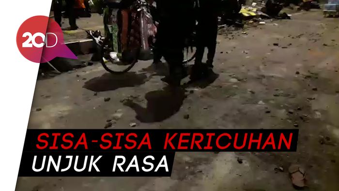 Pastikan Suasana Kondusif, Polisi Sisir Massa di Kawasan Palmerah