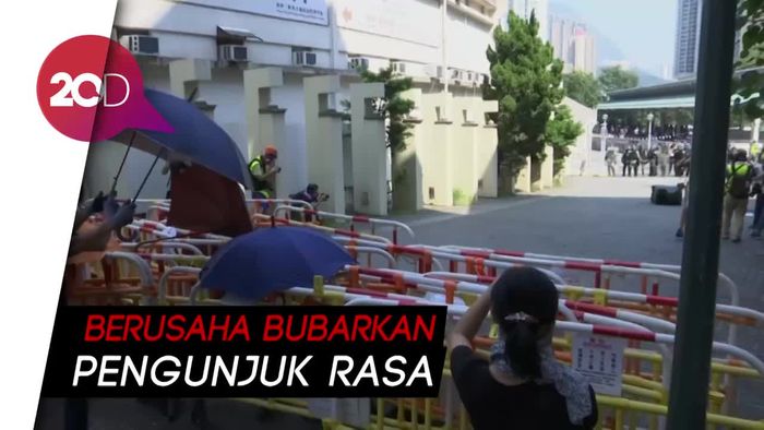 Hari Jadi ke-70 China Diwarnai Bentrok Pendemo - Polisi Hong Kong