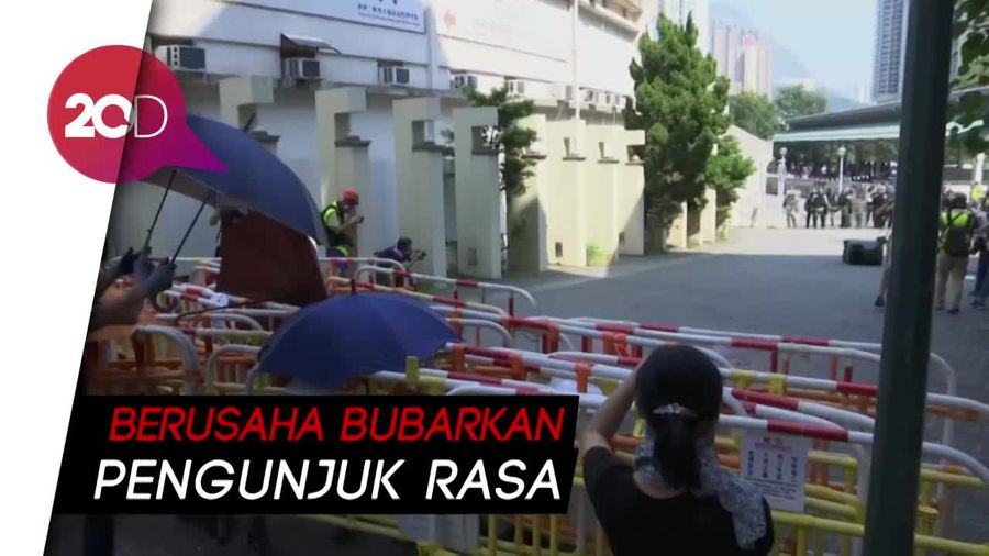 Hari Jadi ke-70 China Diwarnai Bentrok Pendemo - Polisi Hong Kong
