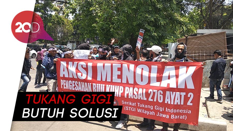 Harap-harap Cemas Si Tukang Gigi, Terancam Pidana Jika RKUHP Disahkan