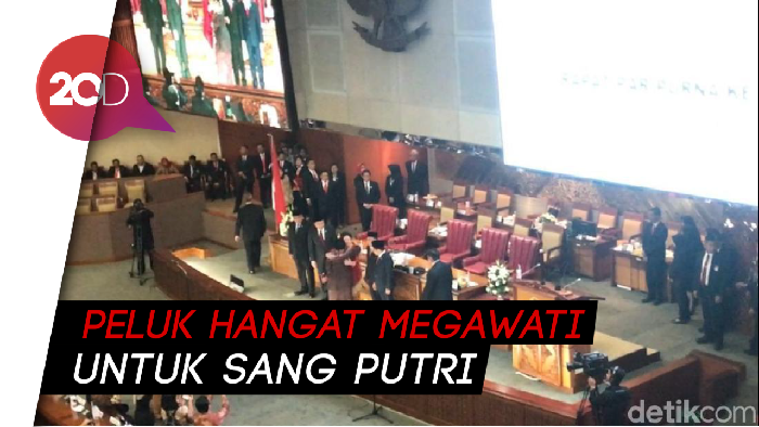 Sah Jadi Ketua DPR, Puan Dapat Pelukan Hangat Megawati