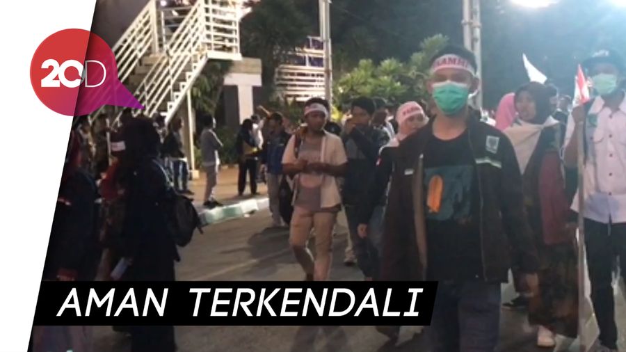 Aksi Mahasiswa di Patung Kuda Balik Kanan