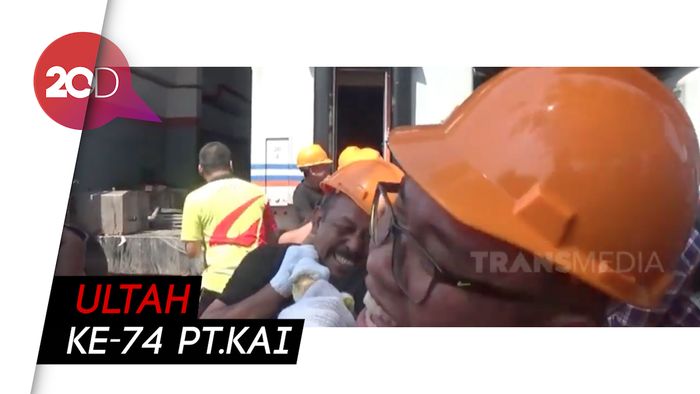 Antimainstream! Lomba Menarik Gerbong Kereta Api 40 Ton