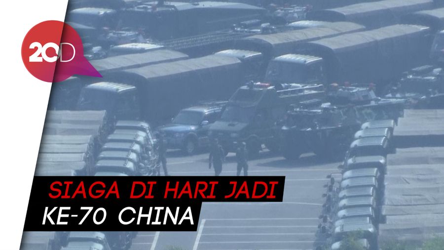 Kendaraan Tempur China Bersiaga di Perbatasan Hong Kong