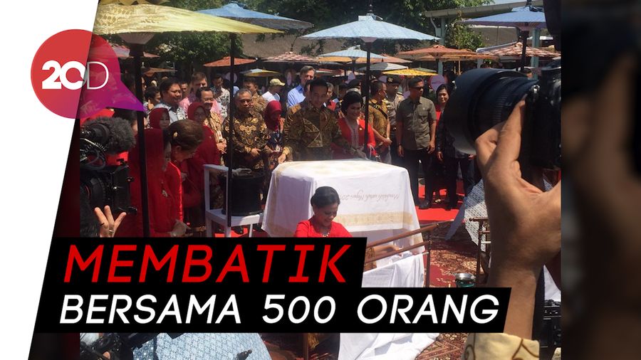 Presiden Jokowi dan Ibu Iriana Asyik Membatik di Solo