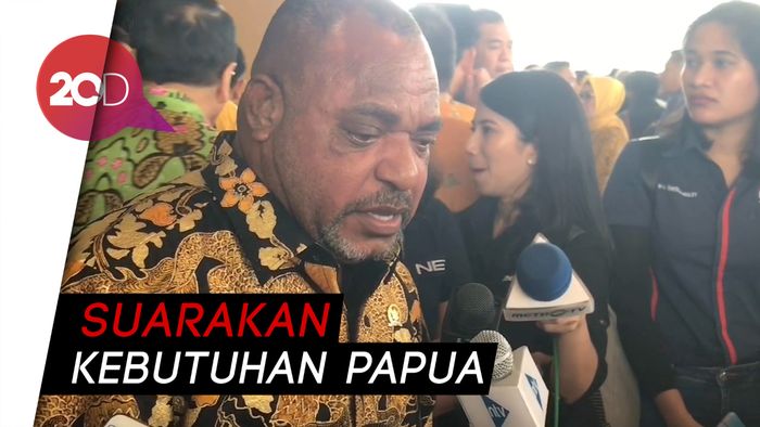 Wakil Rakyat Papua Menangis di Sidang Paripurna MPR