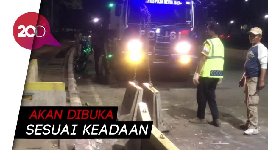 Separator Jalan Dibuka, Gatot Subroto Belum Bisa Dilalui Kendaraan