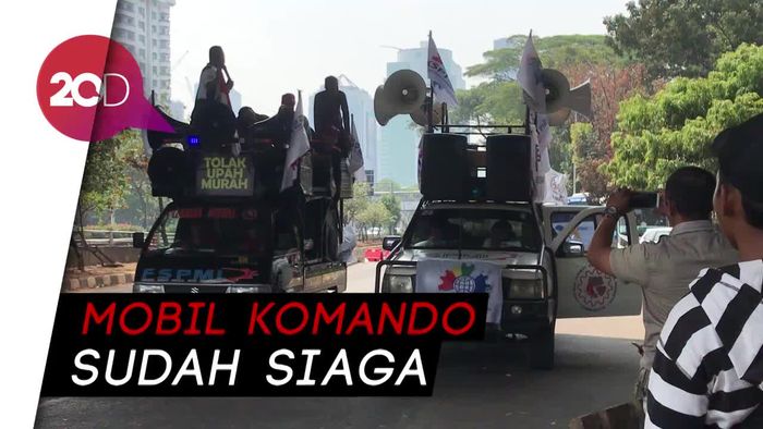 Ada Demo Buruh, Lalu Lintas Arah Semanggi Menuju Slipi Dialihkan