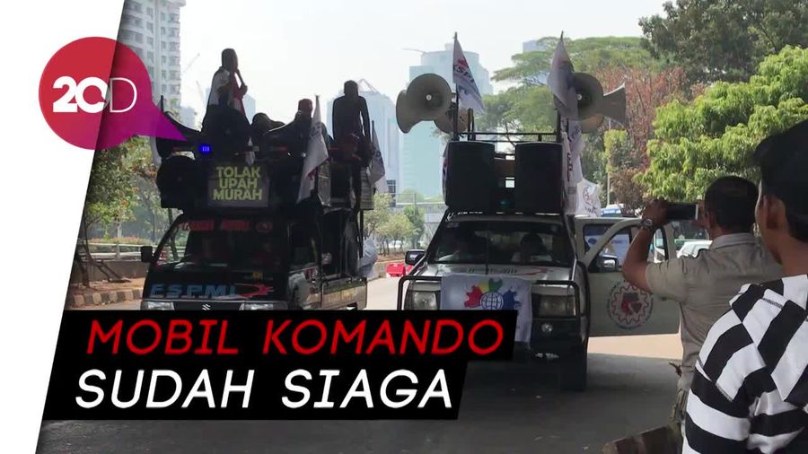 Ada Demo Buruh, Lalu Lintas Arah Semanggi Menuju Slipi Dialihkan
