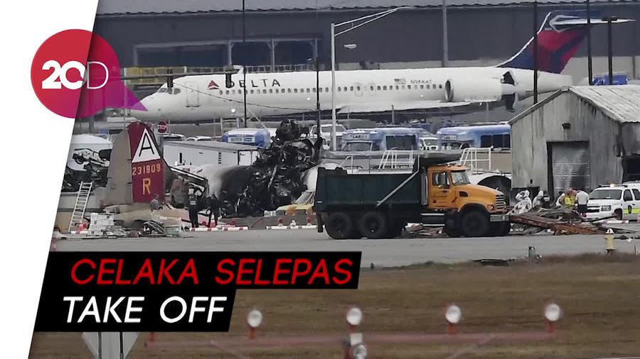Pesawat Pengebom Era Perang Dunia II Jatuh, 7 Orang Tewas