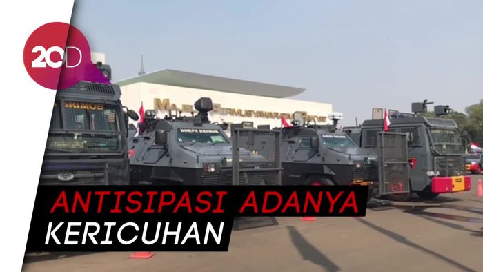 Barakuda Hingga Tambora Polri Mejeng di Kawasan Gedung DPR