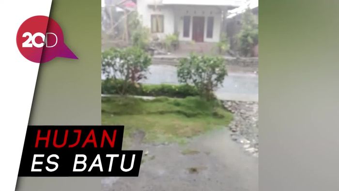 Kotamobagu Sulut Diguyur Hujan Es Saat Kemarau