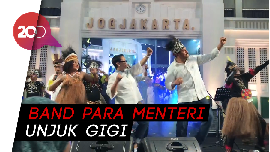Kolaborasi dengan Orang Papua, Elek Yo Band Manggung di Reuni UGM