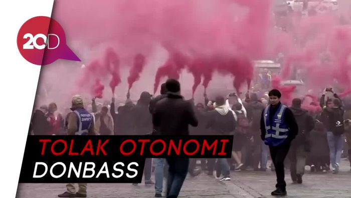 Aksi Demo Ribuan Warga Ukraina Menentang Pemerintah