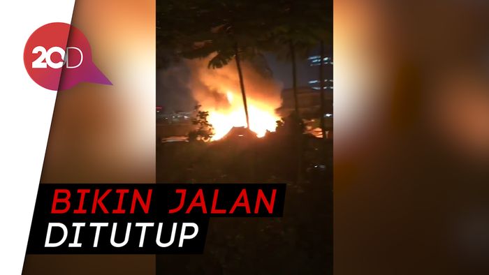 Memasak Ditinggal Pergi, 20 Rumah di Cawang Ludes Terbakar