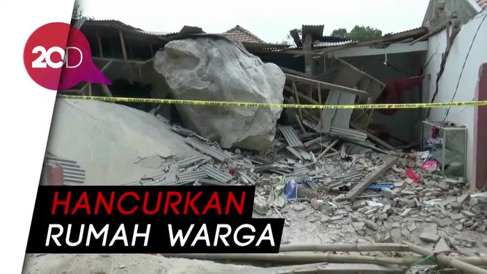 Gegara Ledakan Tambang, Rumah Warga Dihujani Batu Raksasa