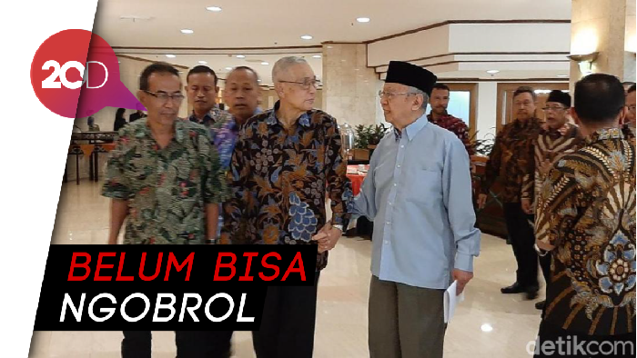Jenguk Wiranto, Try Sutrisno: Operasi Selesai, Mari Kita Berdoa
