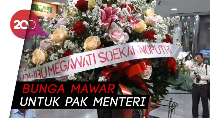 Karangan Bunga Megawati untuk Wiranto Datang ke RSPAD