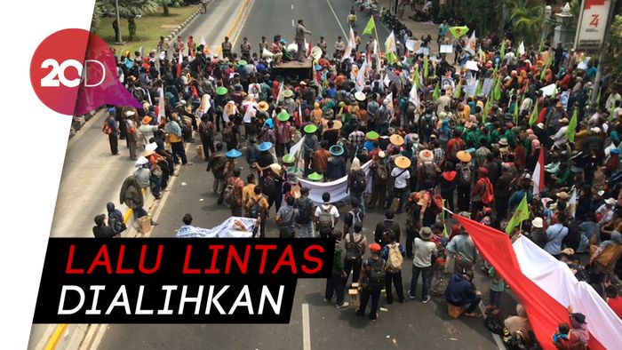Massa Petani Unjuk Rasa, Jalan Medan Merdeka Barat Ditutup!