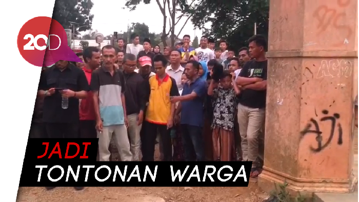 Tak Cuma Polisi, Warga Juga Berkerumun di TKP Penusukan Wiranto