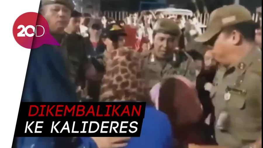 Evakuasi Pencari Suaka di Kebon Sirih Berujung Ricuh