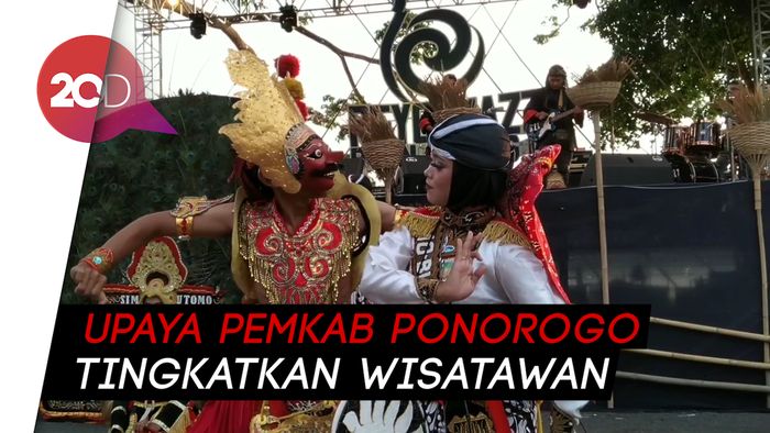 Kolaborasi Musik Jazz dan Reog Ponorogo di Atas Telaga Ngebel