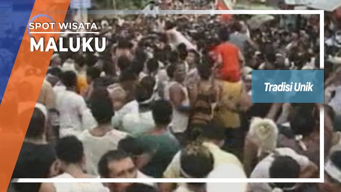 Tradisi Unik Berebut Bendera Di Maluku  