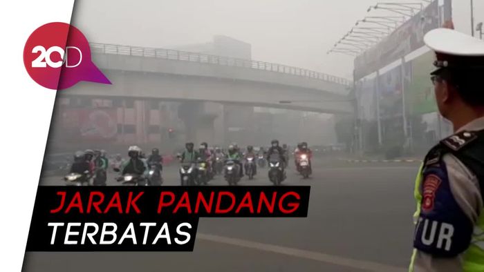 Terparah! Kabut Asap Selimuti Palembang Pagi Ini