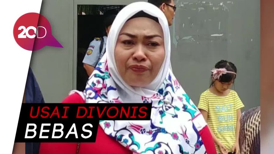 Eksklusif! Tangis Ina Pemviral Penggal Jokowi Keluar dari Rutan