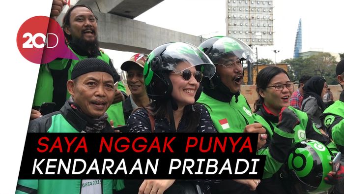 Gunakan Transportasi Umum, Hannah Al Rashid Tak Takut Polusi