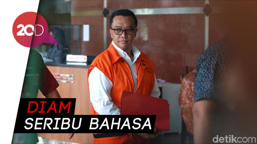 Usai Diperiksa KPK, Imam Nahrawi Hanya Lempar Senyum