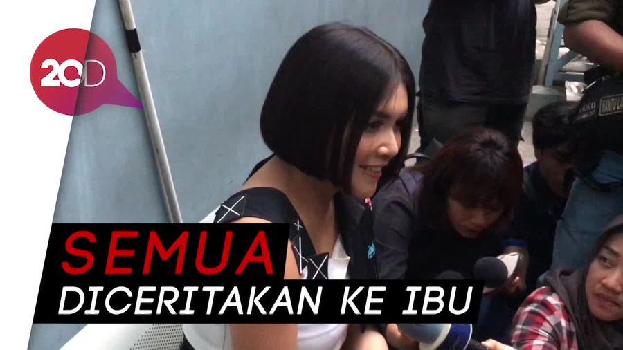 Denada Ajarkan Shakira untuk Ceritakan Rasa Sakitnya