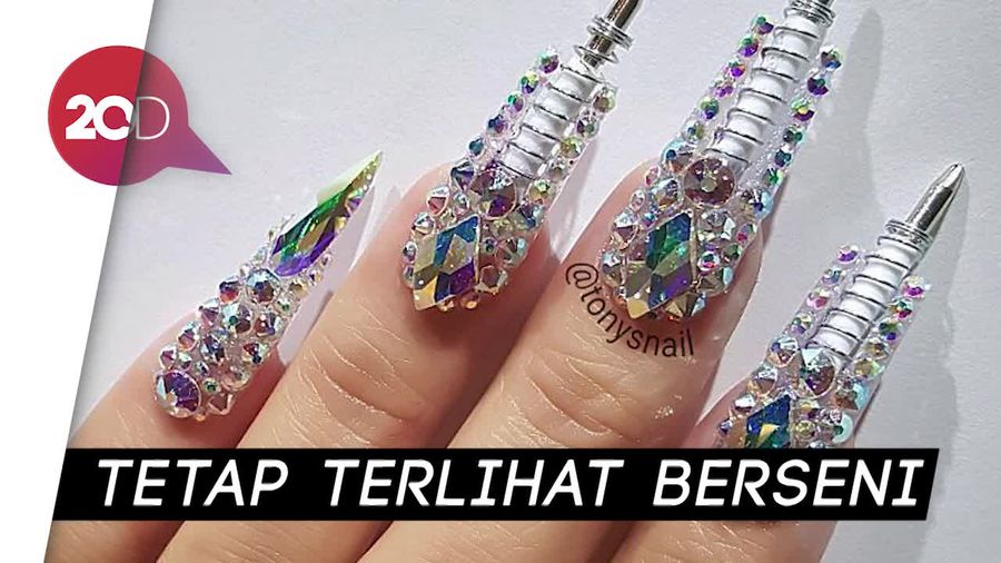 Kreasi Nail Art Multifungsi yang Antimainstream