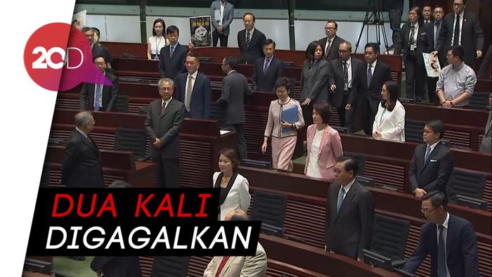 Pidato Pemimpin Hong Kong Digagalkan Pendemo